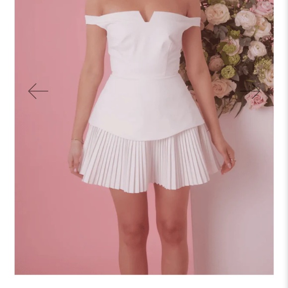 Elegant White Off-Shoulder Mini Dress - Picture 1 of 4